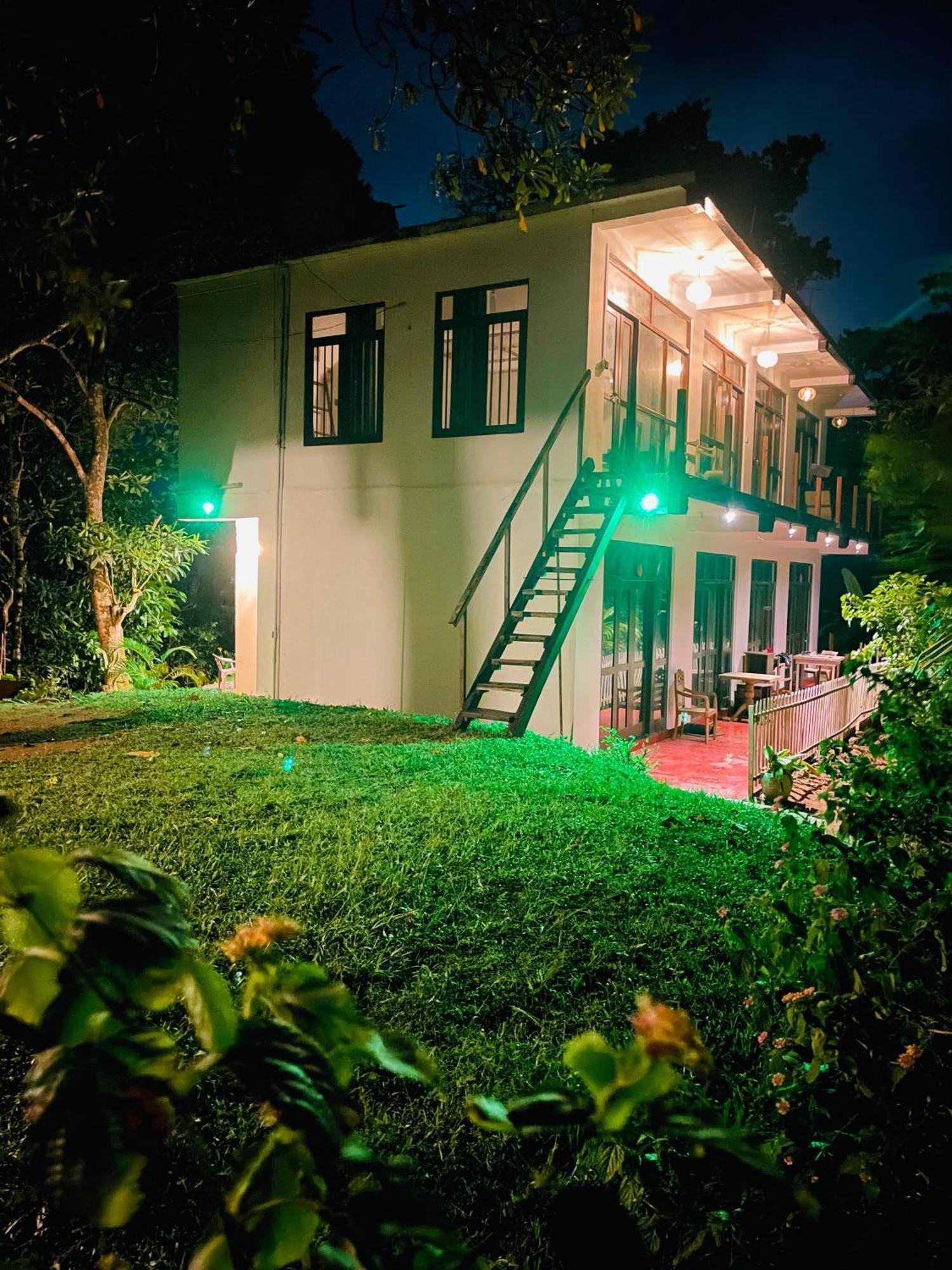 Sky Mountain Cafe With Seaview Bed and Breakfast Weligama Εξωτερικό φωτογραφία